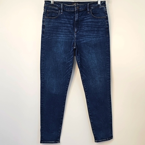 Ambercrombie & Fitch Ultra High Rise Dark Wash Skinny Ankle 5-pocket Jeans Sz:14 - Picture 8 of 8
